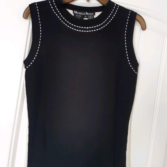 🛍 Sleeveless top